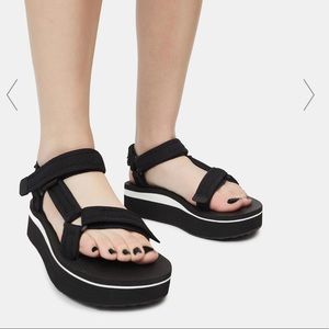 Flatform Universal Teva Women’s Sandals